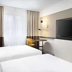 Hilton Hotel *