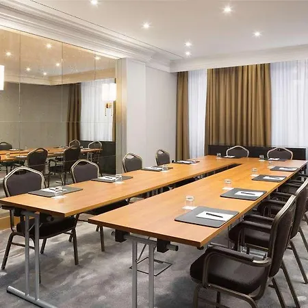 Hilton فندق